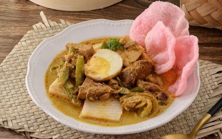 Resep Lontong Sayur Padang, Nikmat dengan Kerupuk&nbsp;Udang!