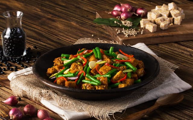 Tumis Kacang Panjang Tempe Pedas dengan Sambal&nbsp;Terasi